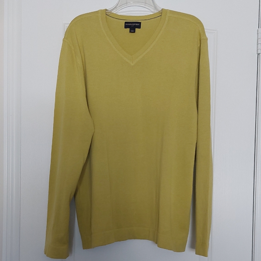 Banana Republic Men's V-Neck Sweater in Yellow